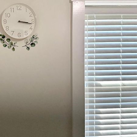 2Br 1.5Ba Full Kitchen Private Guest House - Free Parking - Central Location Vancouver Ngoại thất bức ảnh