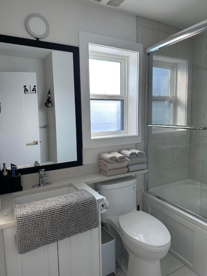 2Br 1.5Ba Full Kitchen Private Guest House - Free Parking - Central Location Vancouver Ngoại thất bức ảnh