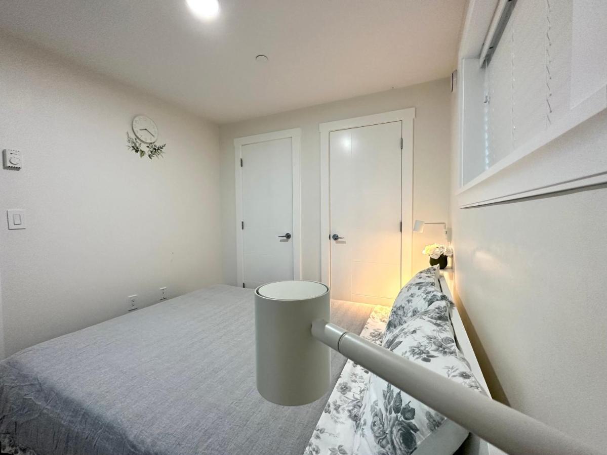 2Br 1.5Ba Full Kitchen Private Guest House - Free Parking - Central Location Vancouver Ngoại thất bức ảnh