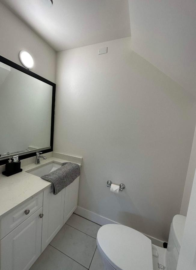 2Br 1.5Ba Full Kitchen Private Guest House - Free Parking - Central Location Vancouver Ngoại thất bức ảnh