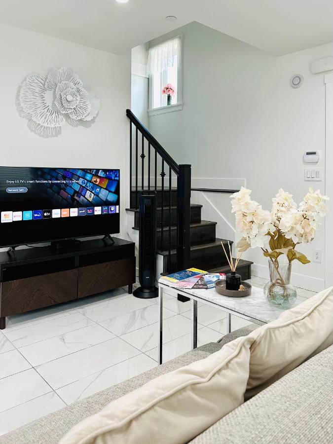 2Br 1.5Ba Full Kitchen Private Guest House - Free Parking - Central Location Vancouver Ngoại thất bức ảnh